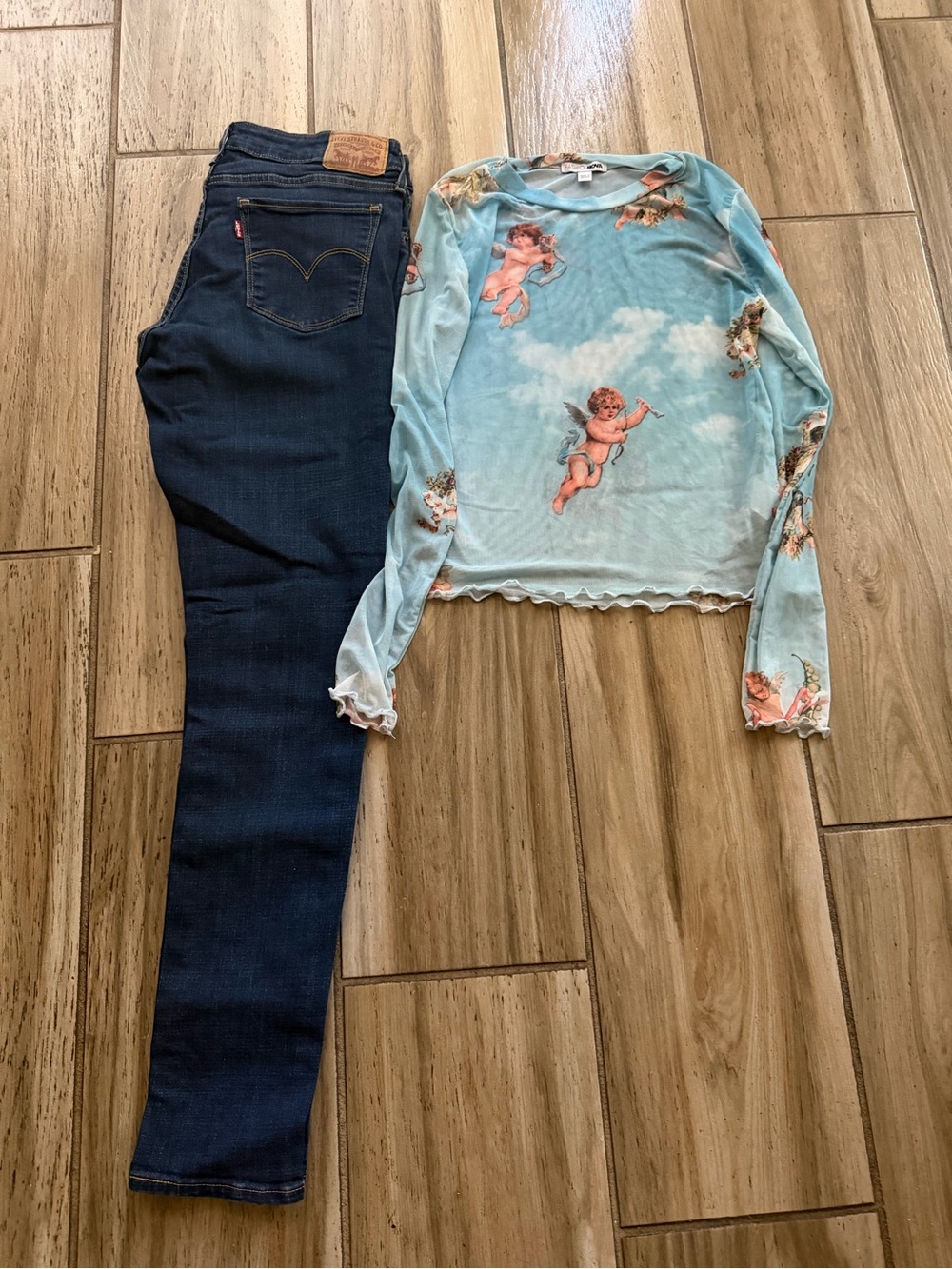 Levi's Women's Dark Blue Skinny Jeans and top